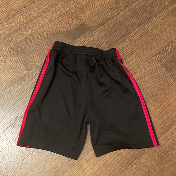 Adidas boy’s standard fit athletic shorts CB - Picture 3 of 3